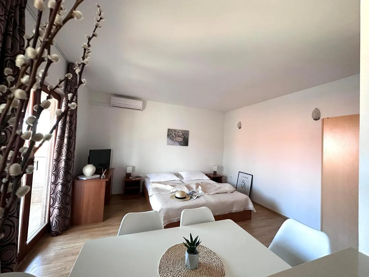 Apartmani Drago Biograd Na Moru 0*,