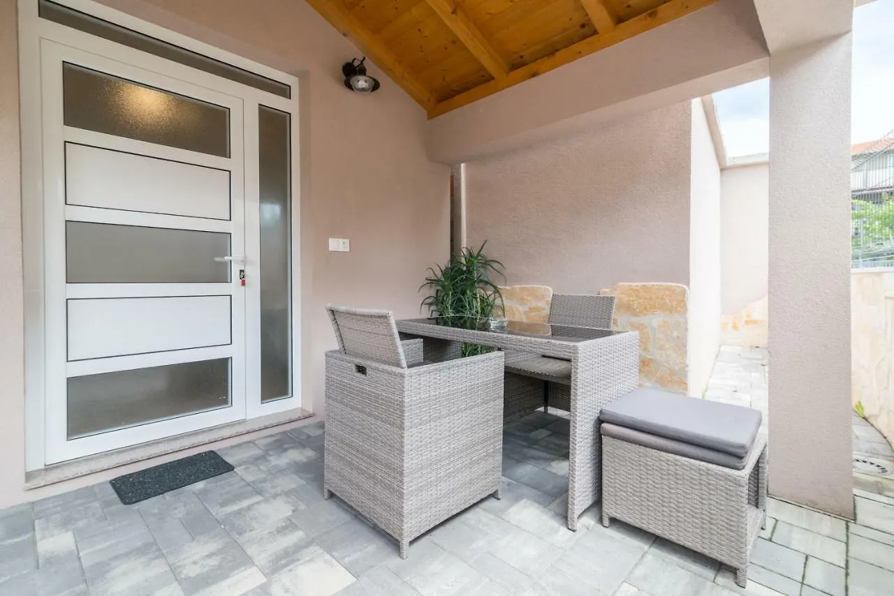 Apartment Apartmani Drago Biograd Na Moru