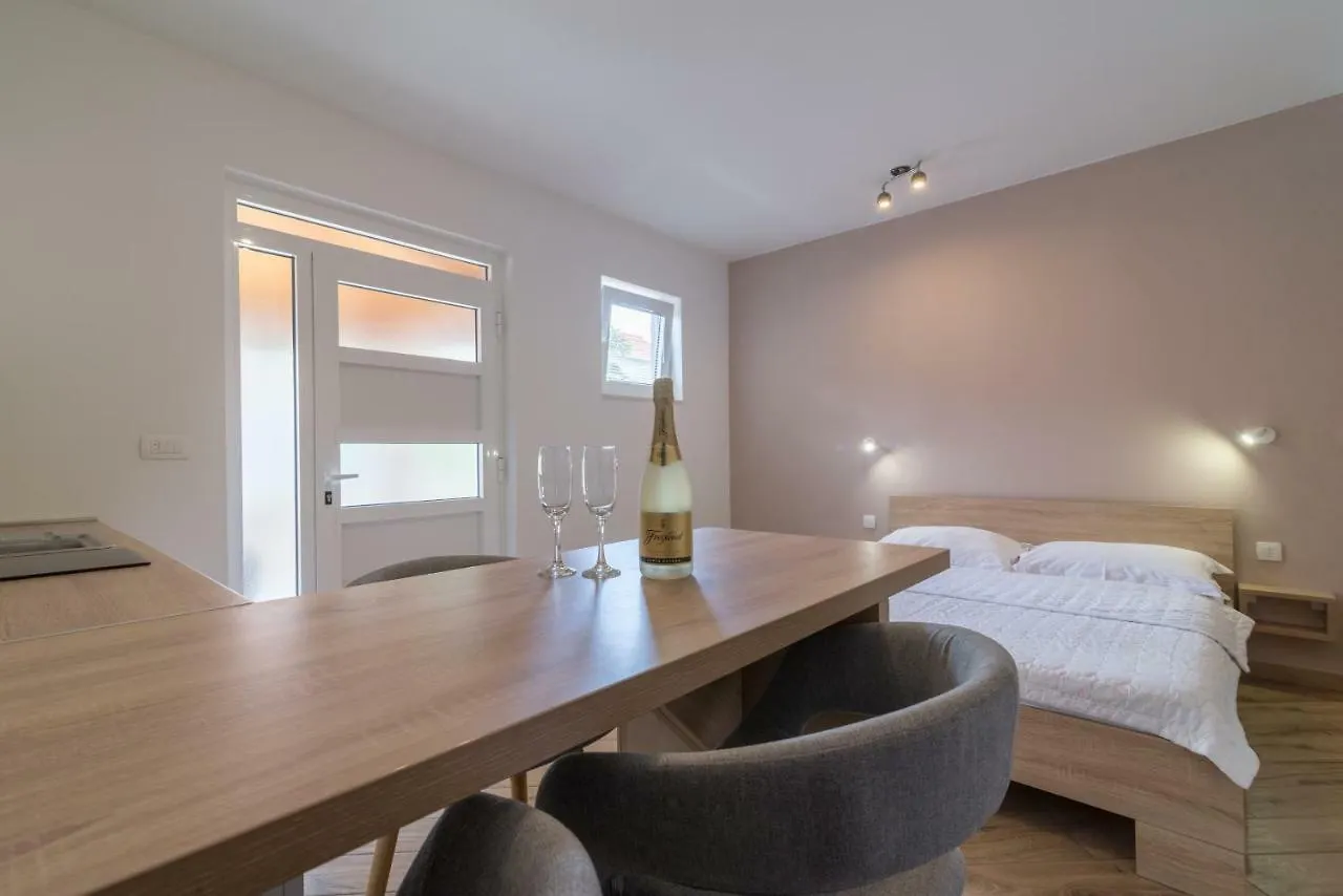 Apartmani Drago Biograd Na Moru
