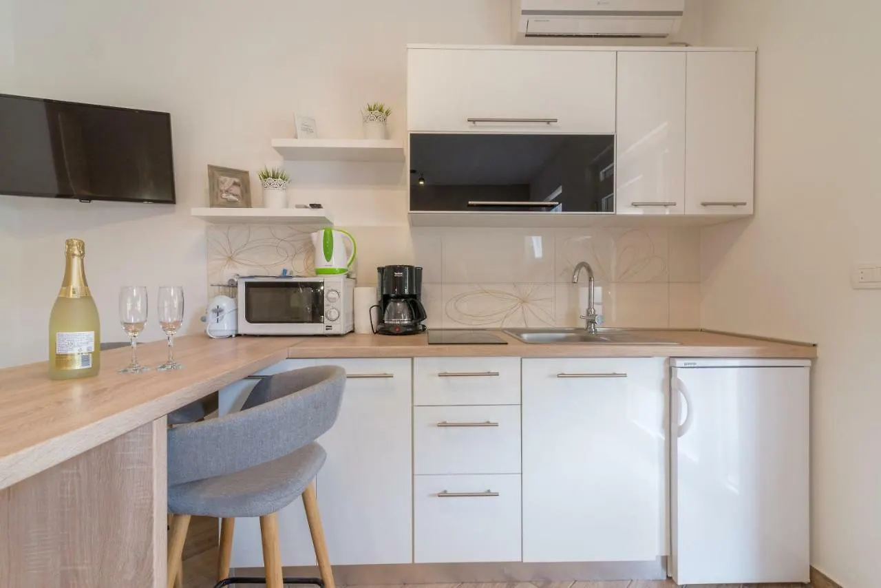 Apartmani Drago Biograd Na Moru