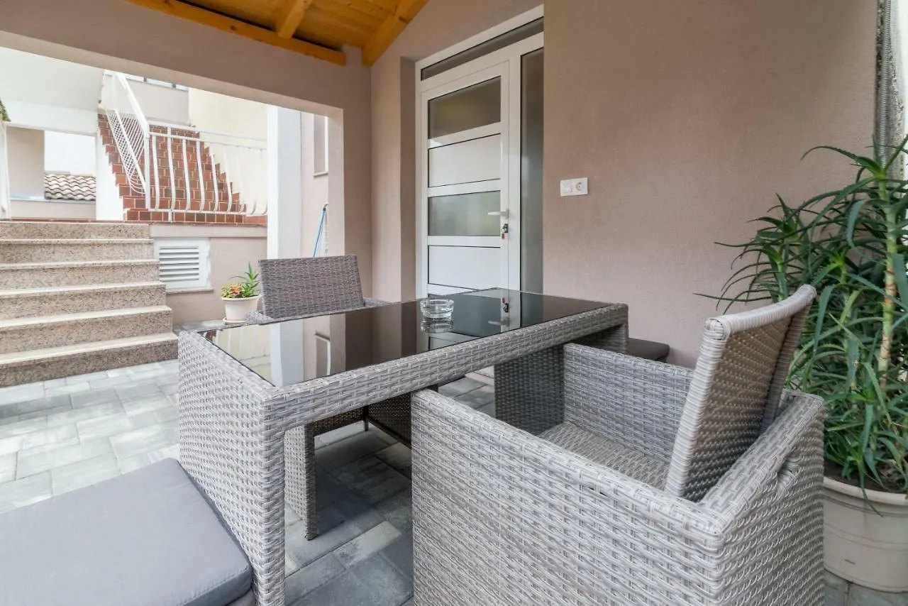Apartmani Drago Biograd Na Moru