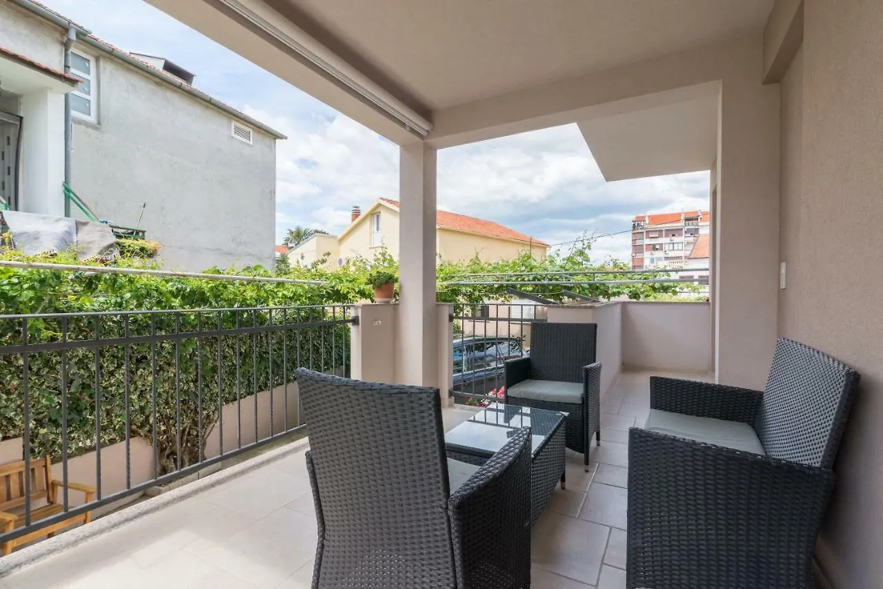 Apartmani Drago Biograd Na Moru 0*,