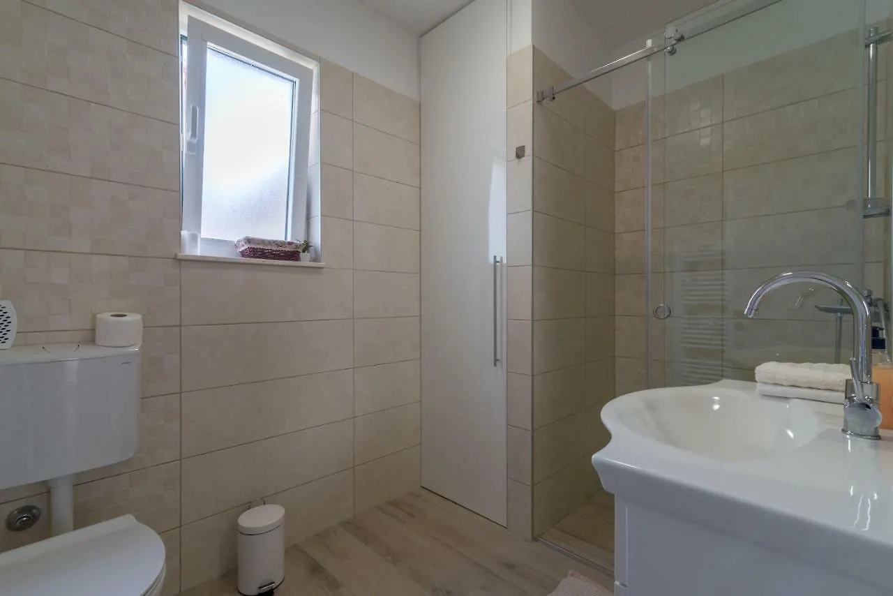 Apartmani Drago Biograd Na Moru