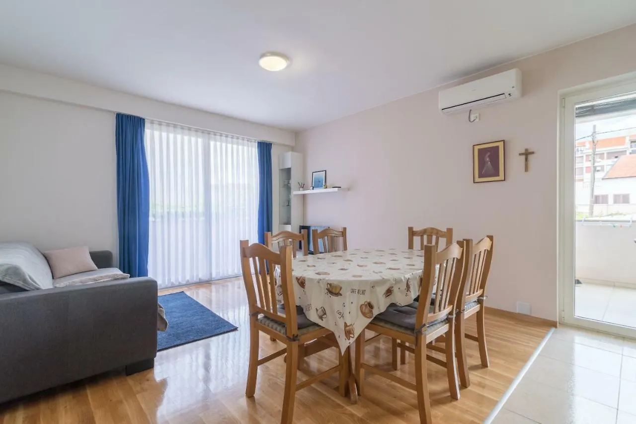 Apartmani Drago Biograd Na Moru