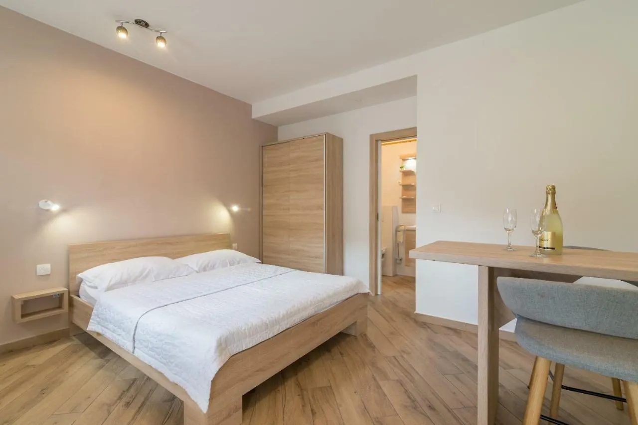 Apartmani Drago Biograd Na Moru